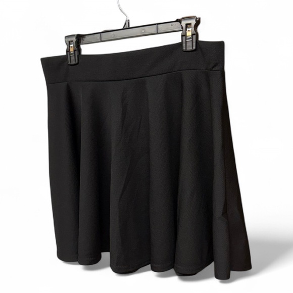 Urban Coco Black Mini Skirt - Picture 3 of 7